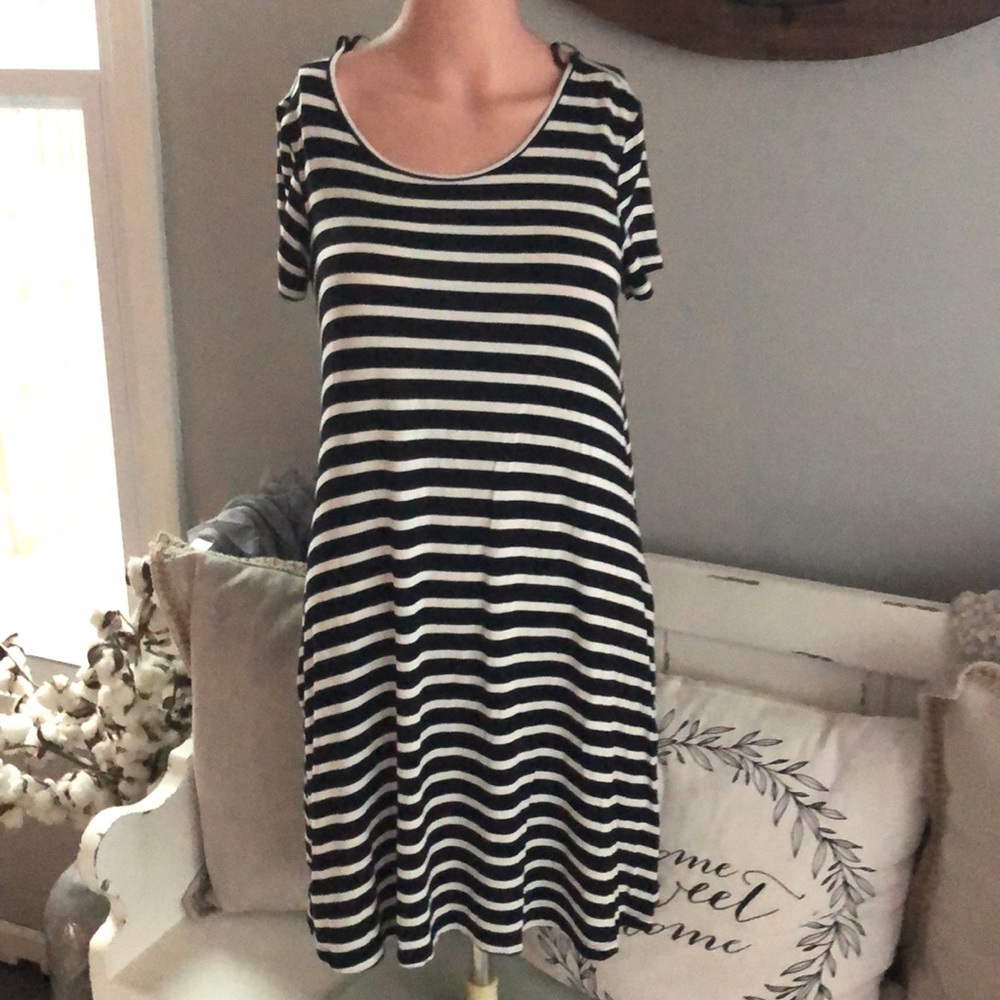 Forever 21 black and white striped dress